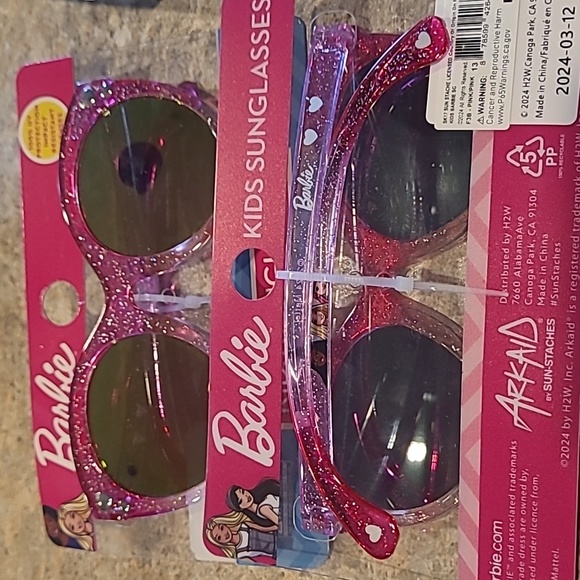 Girls barbie sunglasses 2 Pairs - Picture 2 of 2